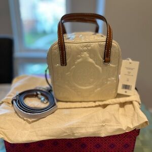 Brand new Authentic Tory Burch TMonogram Patent Cube _light cream
